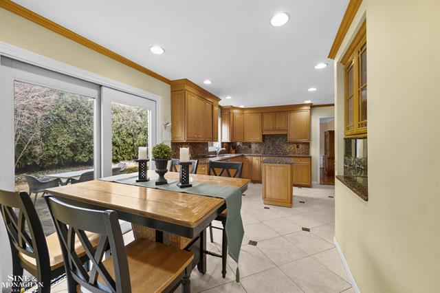 Builiding view eighteen for 11 Wellington, Grosse Pointe, MI. 48230