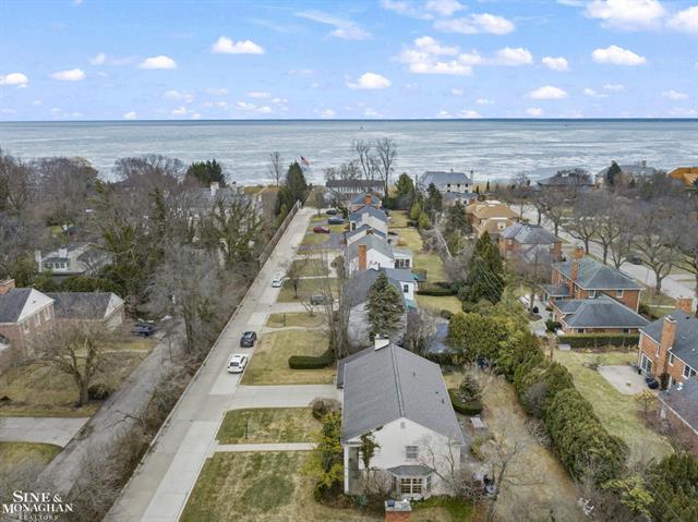 Builiding view forty five for 11 Wellington, Grosse Pointe, MI. 48230