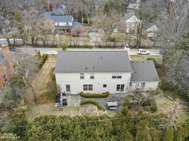 Builiding view forty four for 11 Wellington, Grosse Pointe, MI. 48230