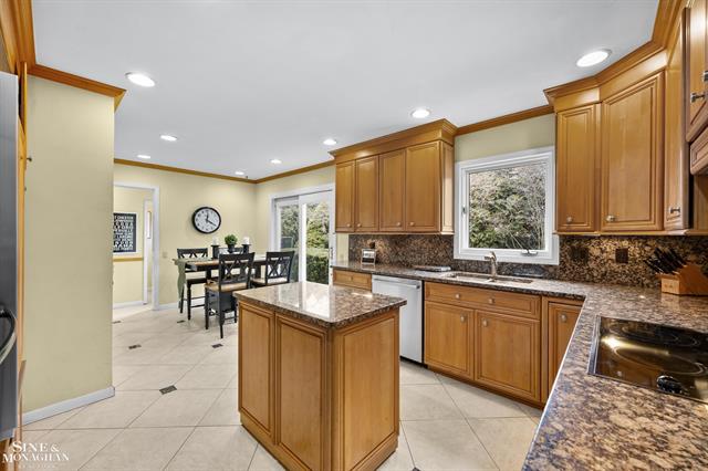 Builiding view sixteen for 11 Wellington, Grosse Pointe, MI. 48230