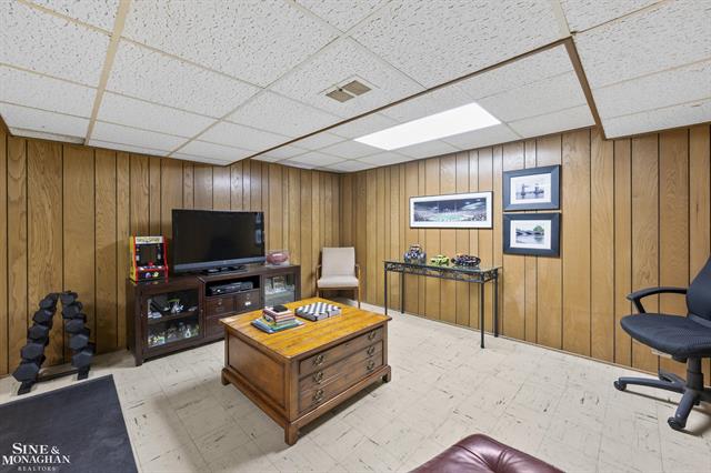 Builiding view thirty nine for 11 Wellington, Grosse Pointe, MI. 48230