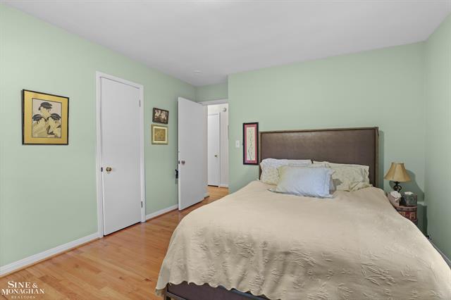 Builiding view fifteen for 1024 Somerset, Grosse Pointe, MI. 48230