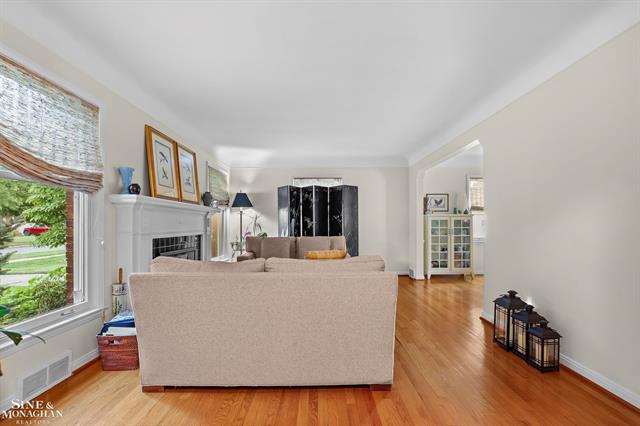 Builiding view one for 1024 Somerset, Grosse Pointe, MI. 48230