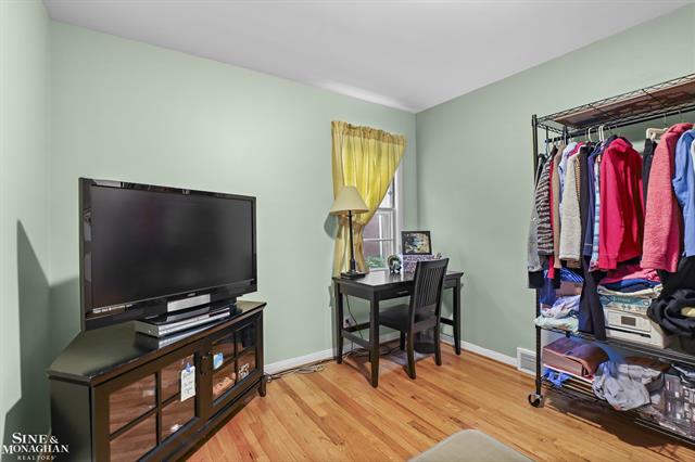 Builiding view seventeen for 1024 Somerset, Grosse Pointe, MI. 48230