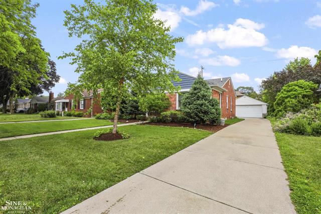 Builiding view thirty five for 1024 Somerset, Grosse Pointe, MI. 48230