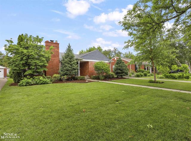 Builiding view thirty seven for 1024 Somerset, Grosse Pointe, MI. 48230
