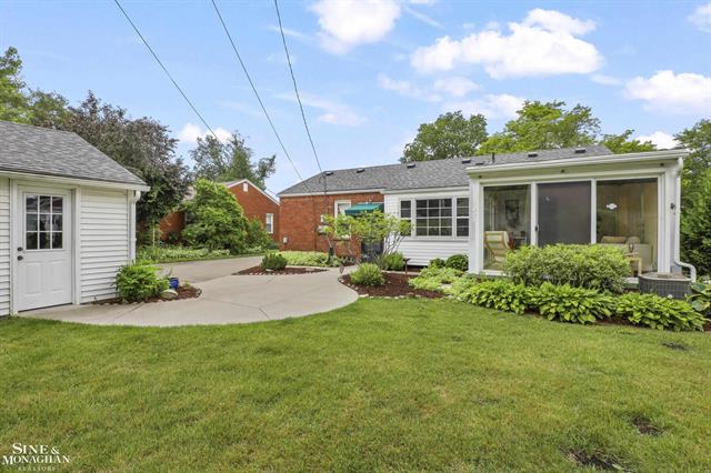Builiding view thirty for 1024 Somerset, Grosse Pointe, MI. 48230