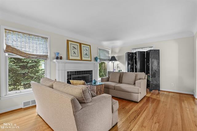 Builiding view three for 1024 Somerset, Grosse Pointe, MI. 48230