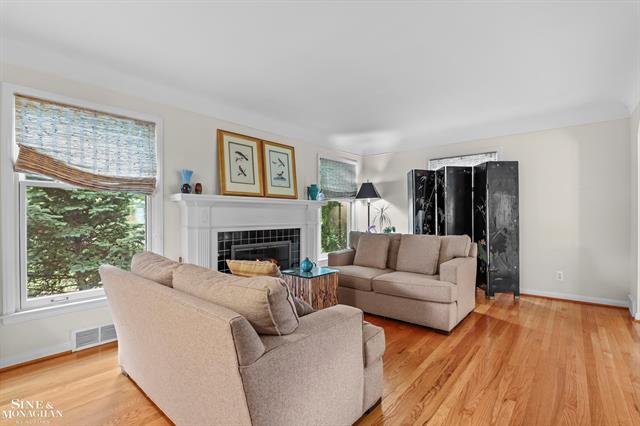 Builiding view two for 1024 Somerset, Grosse Pointe, MI. 48230