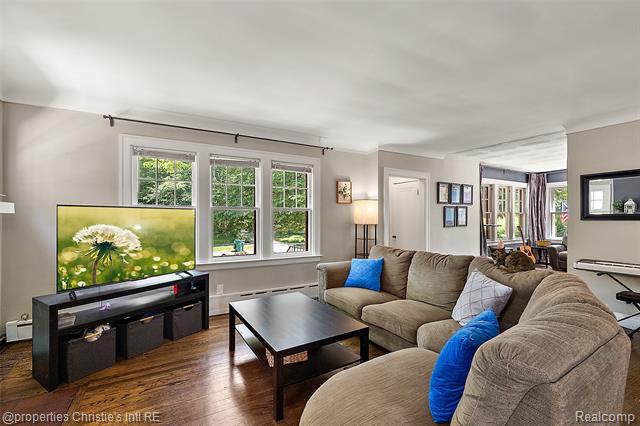 Builiding view eight for 1251 Bishop, Grosse Pointe, MI. 48230