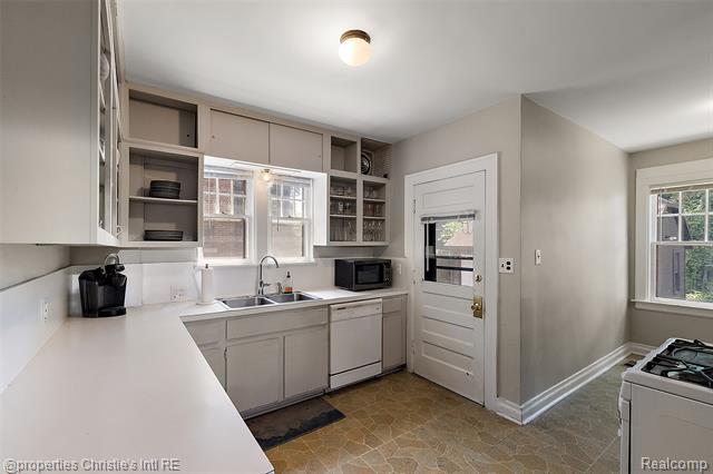 Builiding view eighteen for 1251 Bishop, Grosse Pointe, MI. 48230