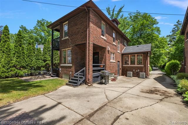 Builiding view forty five for 1251 Bishop, Grosse Pointe, MI. 48230
