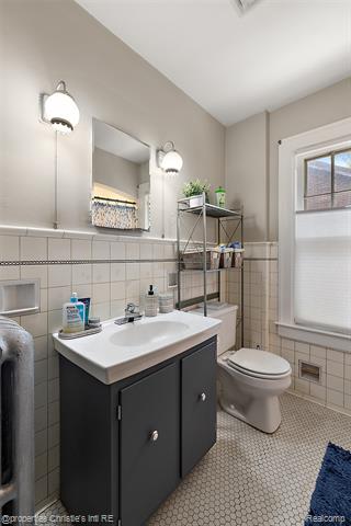 Builiding view thirty eight for 1251 Bishop, Grosse Pointe, MI. 48230