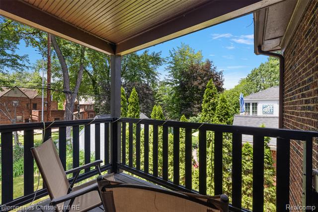 Builiding view thirty three for 1251 Bishop, Grosse Pointe, MI. 48230