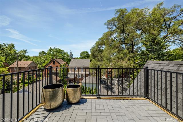 Builiding view fifty one for 1377 Harvard, Grosse Pointe, MI. 48230