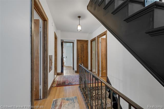 Builiding view thirty four for 1377 Harvard, Grosse Pointe, MI. 48230