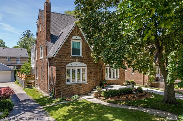 Builiding view two for 1377 Harvard, Grosse Pointe, MI. 48230
