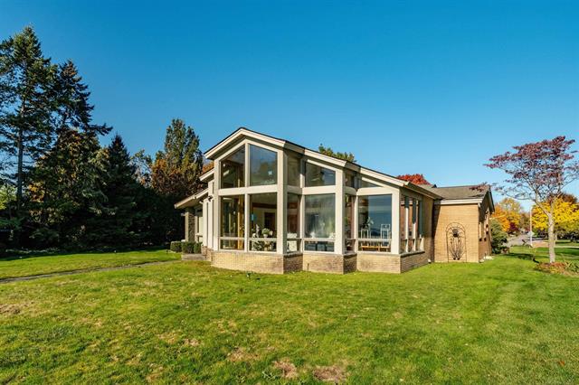 Builiding view fifty one for 801 Park Lane, Grosse Pointe, MI. 48230