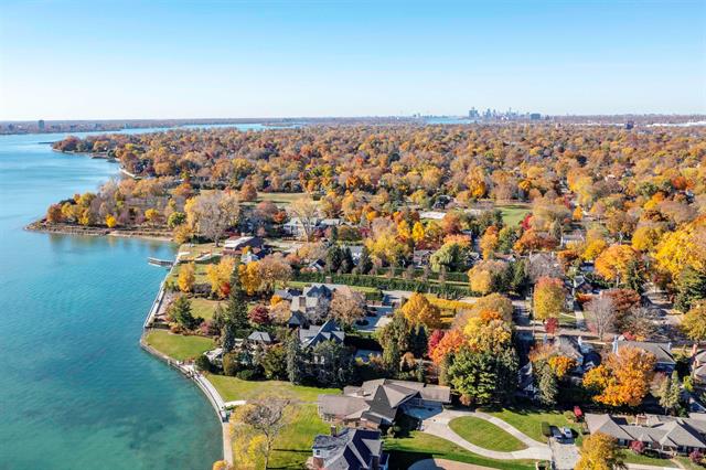 Builiding view fifty seven for 801 Park Lane, Grosse Pointe, MI. 48230