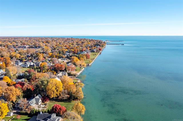 Builiding view fifty six for 801 Park Lane, Grosse Pointe, MI. 48230