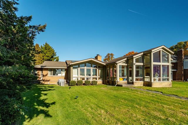 Builiding view fifty two for 801 Park Lane, Grosse Pointe, MI. 48230