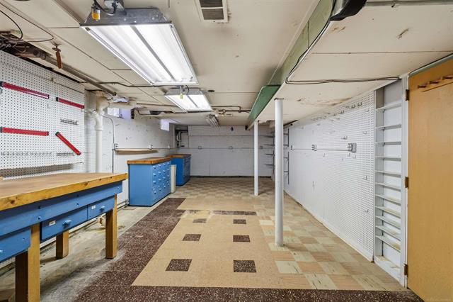 Builiding view fifty for 801 Park Lane, Grosse Pointe, MI. 48230