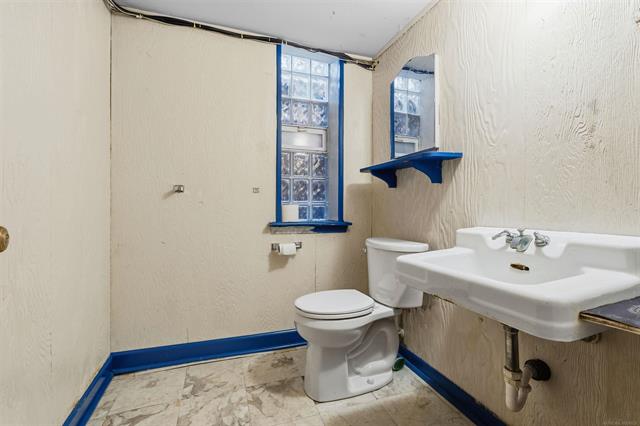 Builiding view forty eight for 801 Park Lane, Grosse Pointe, MI. 48230