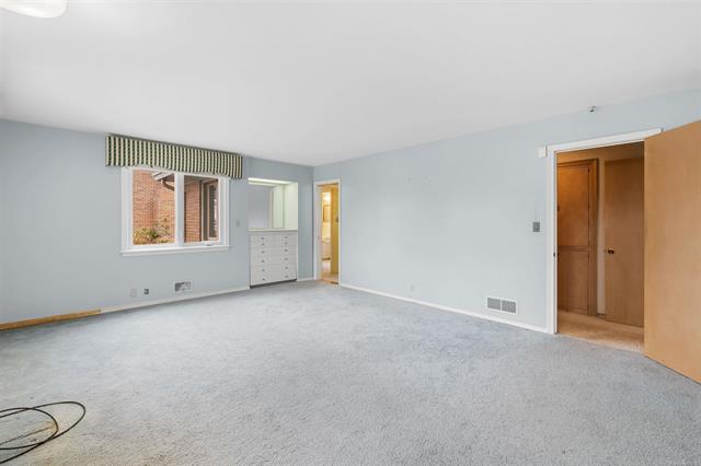 Builiding view forty one for 801 Park Lane, Grosse Pointe, MI. 48230