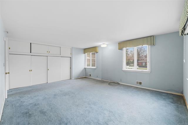 Builiding view forty two for 801 Park Lane, Grosse Pointe, MI. 48230