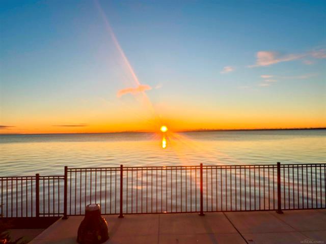 Builiding view seventy five for 801 Park Lane, Grosse Pointe, MI. 48230