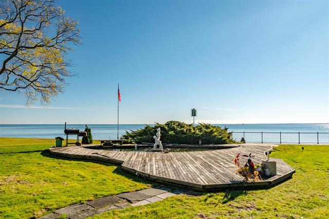 Builiding view sixty eight for 801 Park Lane, Grosse Pointe, MI. 48230