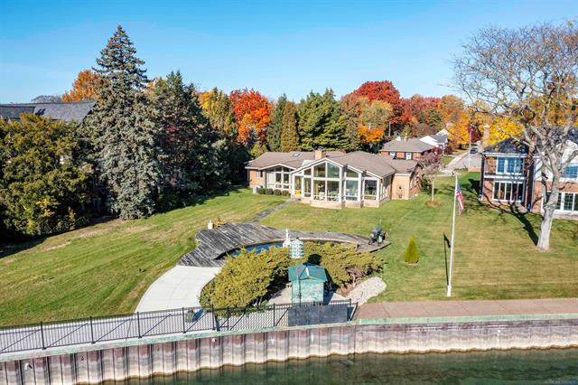 Builiding view sixty nine for 801 Park Lane, Grosse Pointe, MI. 48230