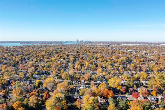 Builiding view sixty one for 801 Park Lane, Grosse Pointe, MI. 48230