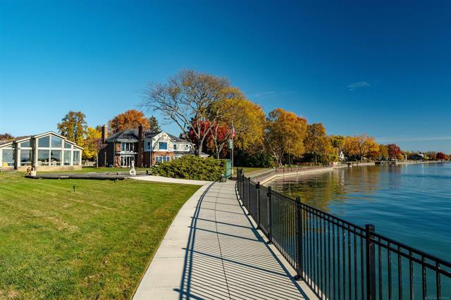 Builiding view sixty six for 801 Park Lane, Grosse Pointe, MI. 48230