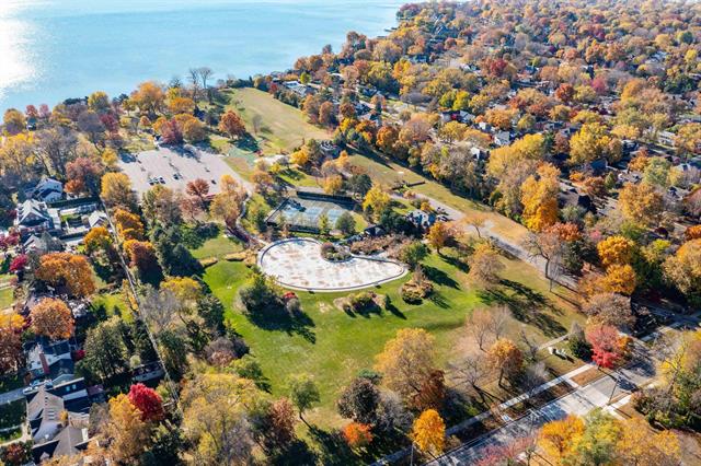 Builiding view sixty two for 801 Park Lane, Grosse Pointe, MI. 48230