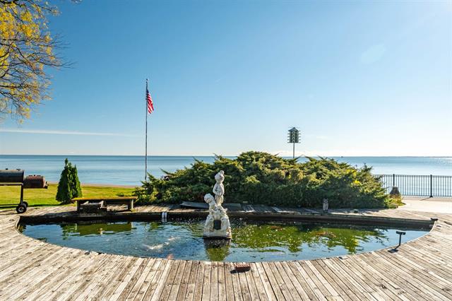 Builiding view sixty for 801 Park Lane, Grosse Pointe, MI. 48230