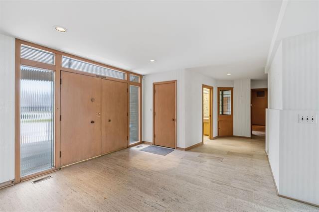 Builiding view ten for 801 Park Lane, Grosse Pointe, MI. 48230