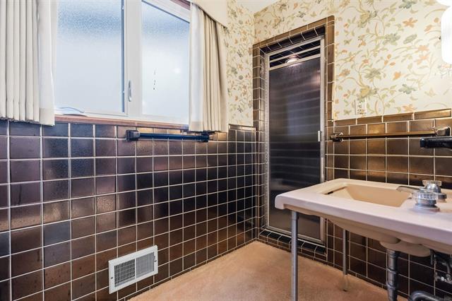 Builiding view thirty four for 801 Park Lane, Grosse Pointe, MI. 48230