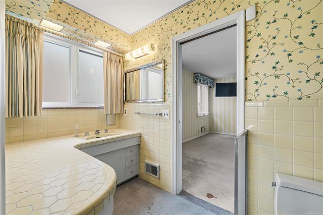 Builiding view thirty nine for 801 Park Lane, Grosse Pointe, MI. 48230