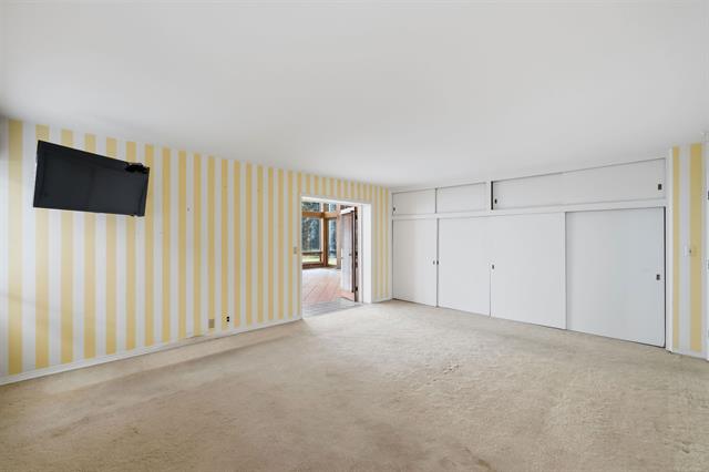 Builiding view thirty six for 801 Park Lane, Grosse Pointe, MI. 48230