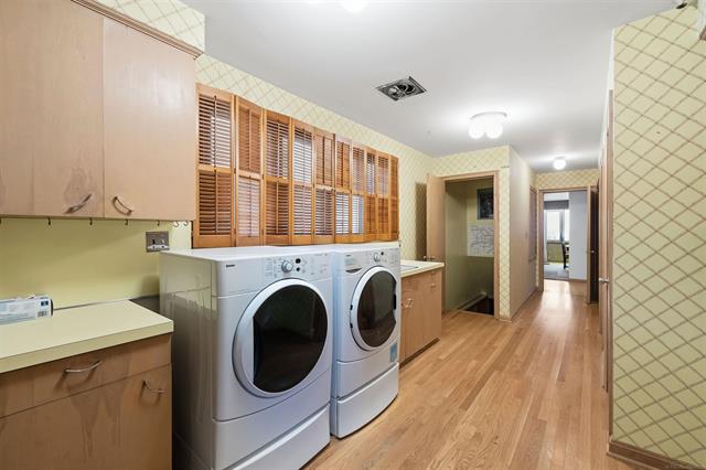 Builiding view thirty two for 801 Park Lane, Grosse Pointe, MI. 48230