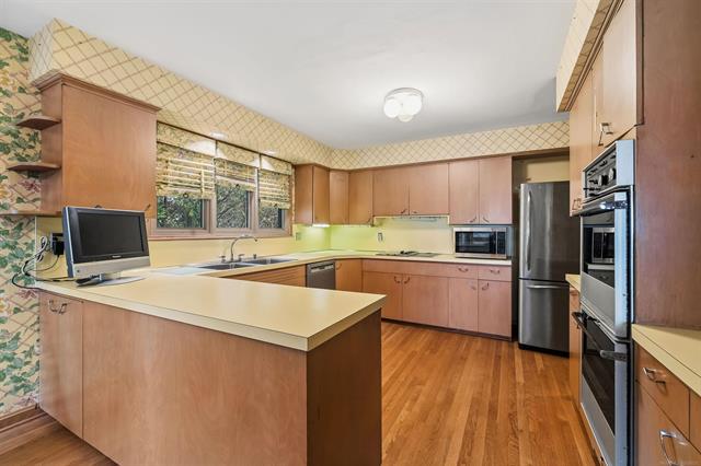 Builiding view twenty five for 801 Park Lane, Grosse Pointe, MI. 48230