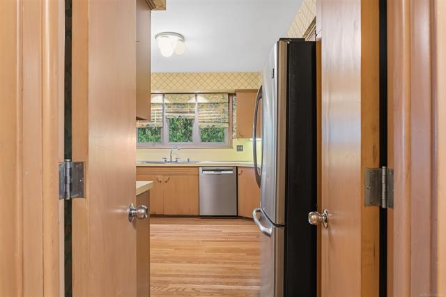 Builiding view twenty nine for 801 Park Lane, Grosse Pointe, MI. 48230