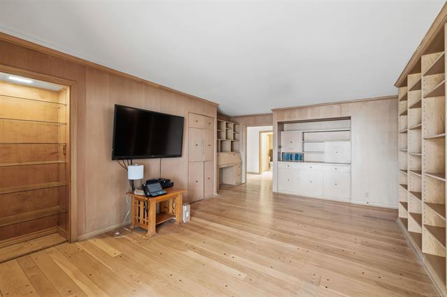 Builiding view twenty one for 801 Park Lane, Grosse Pointe, MI. 48230