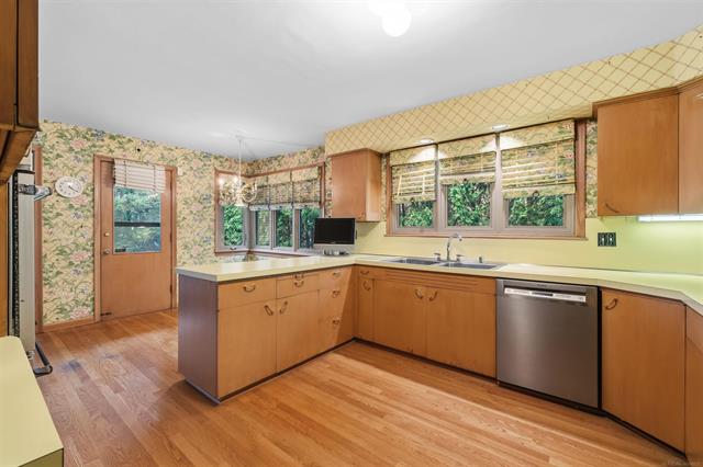 Builiding view twenty six for 801 Park Lane, Grosse Pointe, MI. 48230