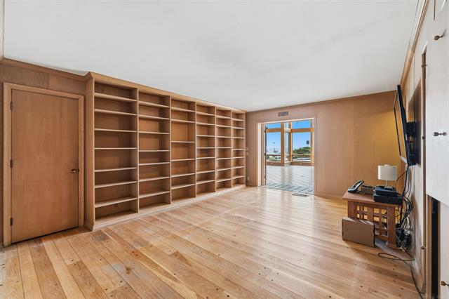 Builiding view twenty for 801 Park Lane, Grosse Pointe, MI. 48230