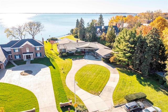 Builiding view two for 801 Park Lane, Grosse Pointe, MI. 48230