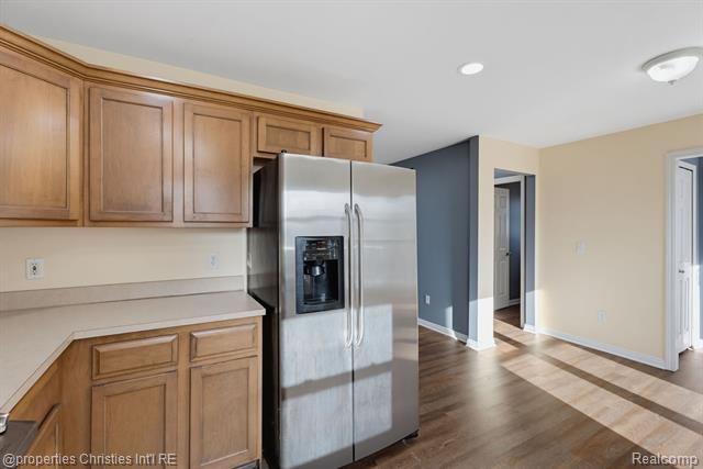 Builiding view eighteen for 23389 Easterling, Hazel Park, MI. 48030