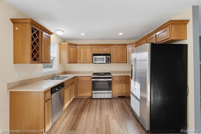 Builiding view fifteen for 23389 Easterling, Hazel Park, MI. 48030