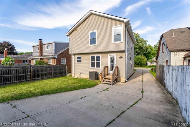 Builiding view forty one for 23389 Easterling, Hazel Park, MI. 48030
